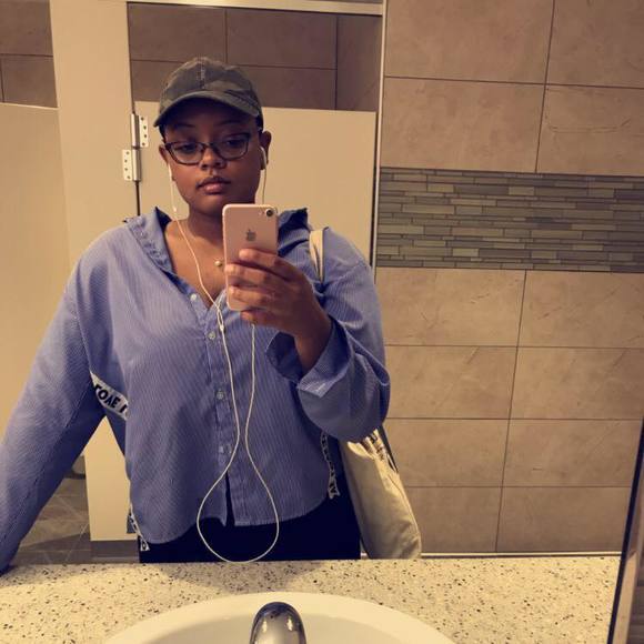 Meet your Posher, Shayla - Picture 1 of 1